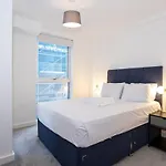 Smart 1 Bedroom Apartment In Salford Manchester